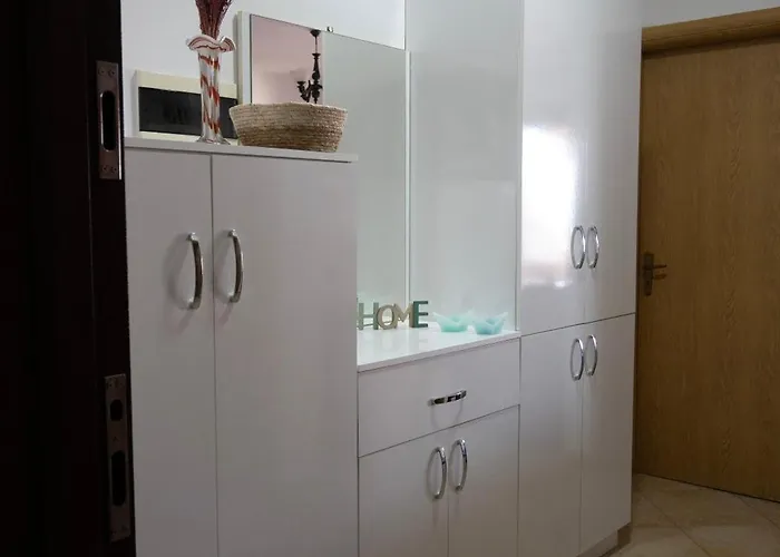 Daire Hoxha Veranda Dıraç